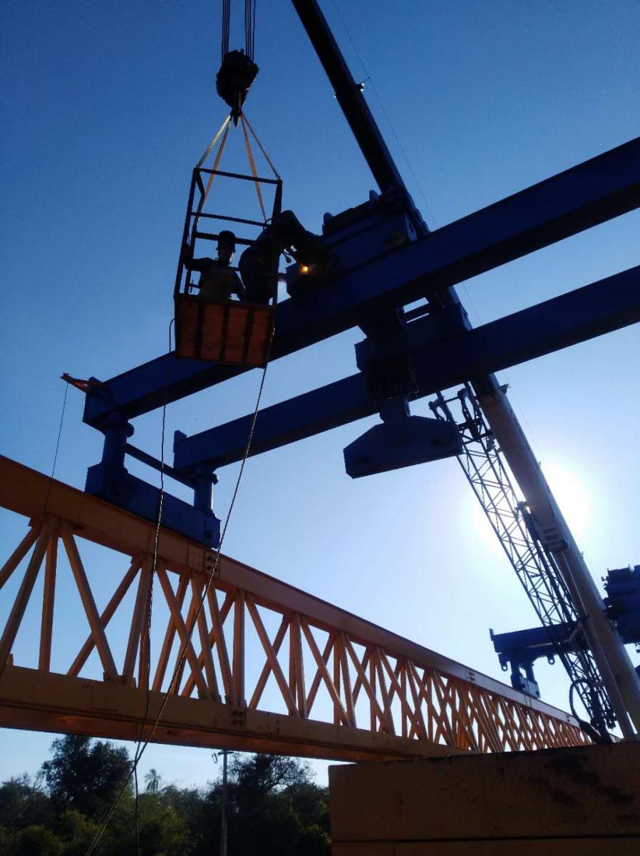 Paraguay's first laucnher girder bridge crane has begun working