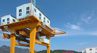 Hydropower gantry crane