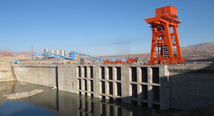 Hydropower gantry crane