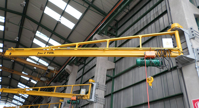 Wall travelling jib crane