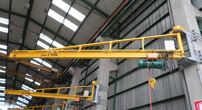 Wall travelling jib crane